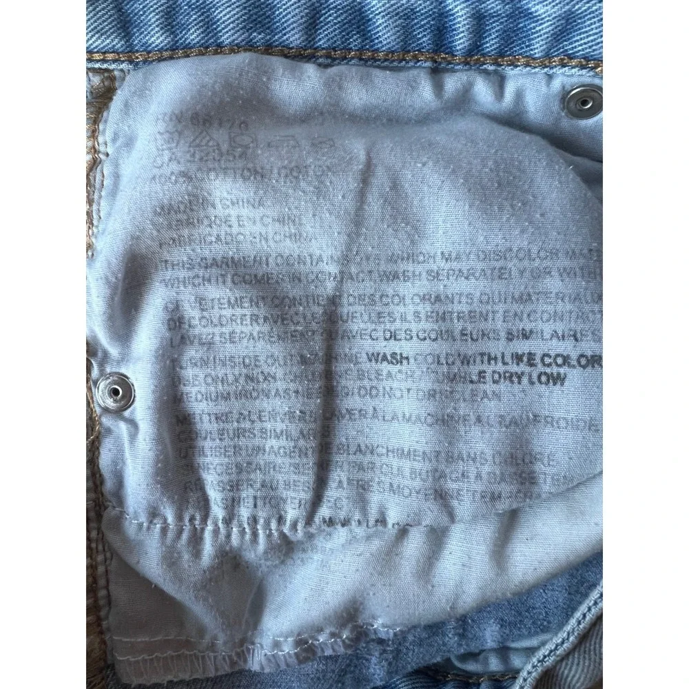 BDG Freja Mid Rise Vintage Fit Denim Shorts Raw Hem Size‎ 26